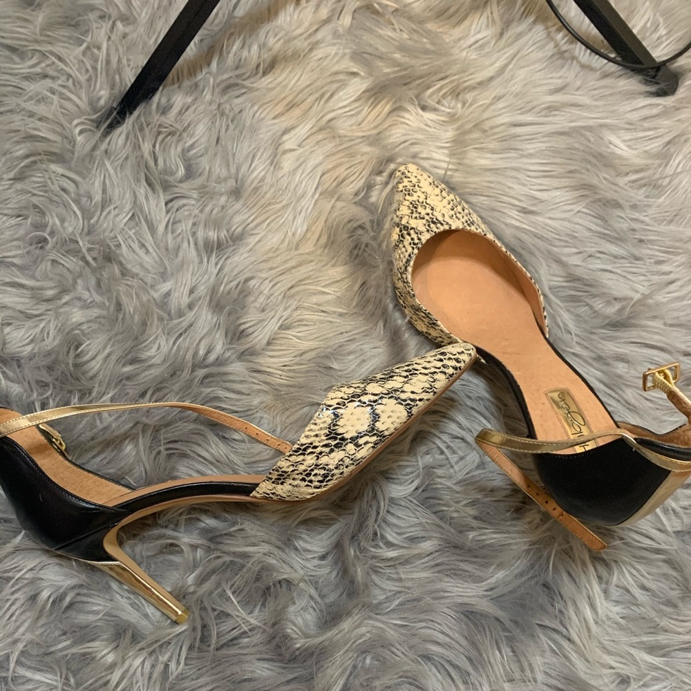 Halogen snake skin pump